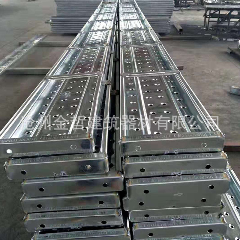 厂家批发镀锌钢跳踏板冲孔盘扣脚手架跳板工地挂钩钢跳板配件