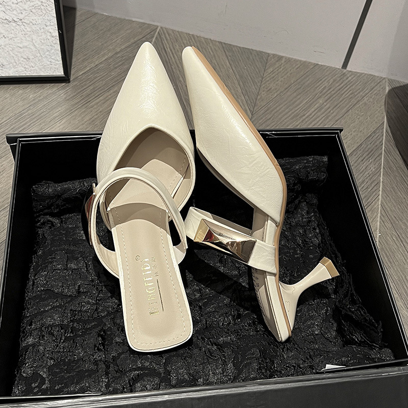 2026 nuevo tipo de verano con botón de tacones delgados zapatillas de tacones altos de punta de mujer zapatillas de cabeza de paquete de mitad de tamaño universal