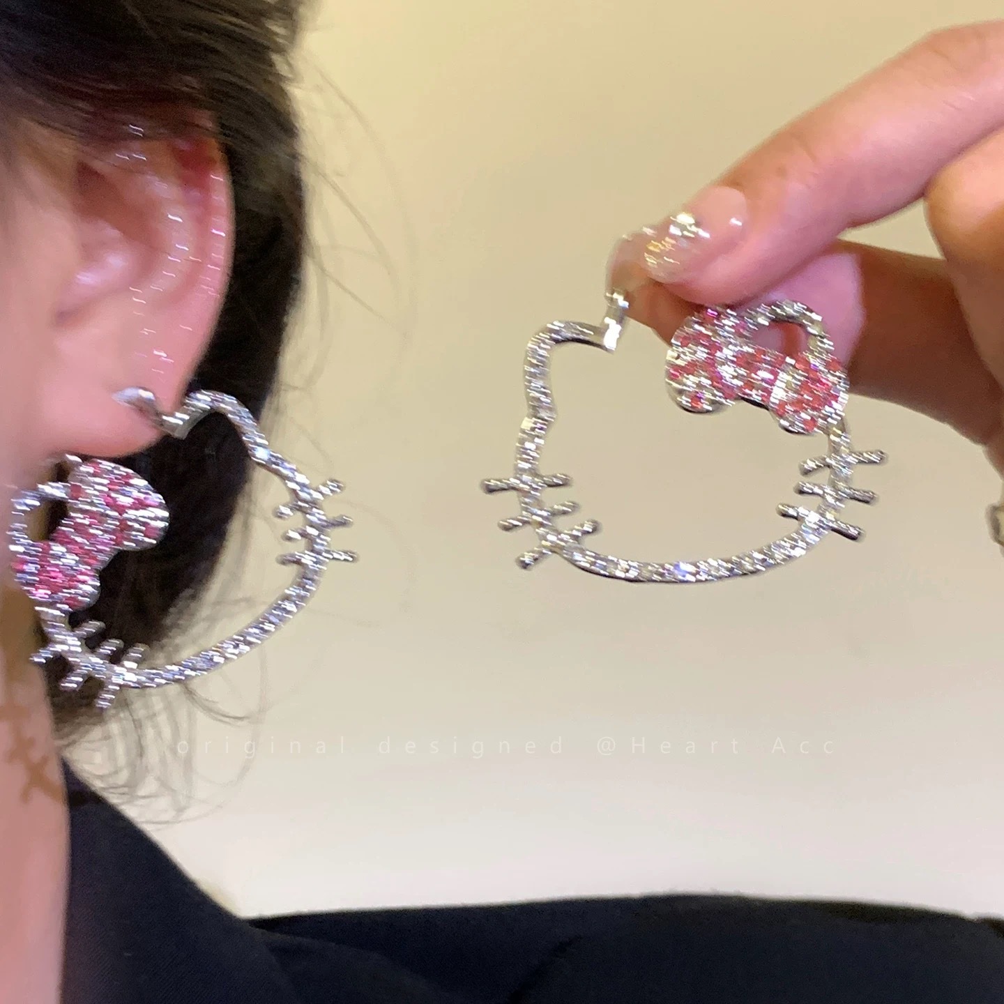 48#Pink diamond bow hollow diamond kt cat ear buttons