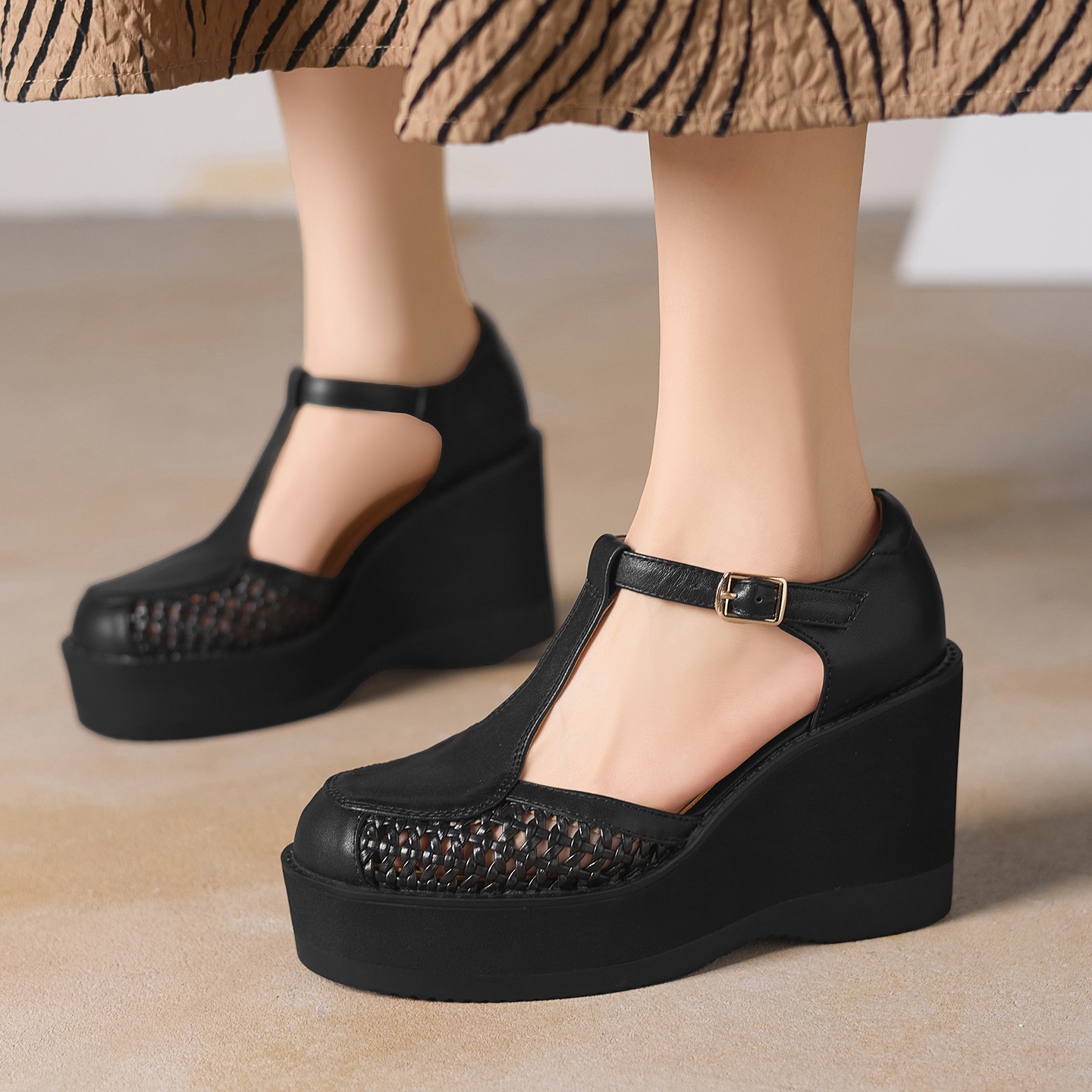 Sandal nữ cao gót đế dày 9,5 cm quai ngang khóa T — đen
