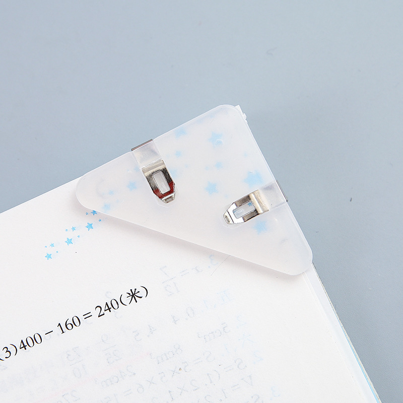 かわいいカラープラスチック三角クリップ学生クリップ文房具本の本の角保護クリップ三角ppクリップチケットクリップ|undefined