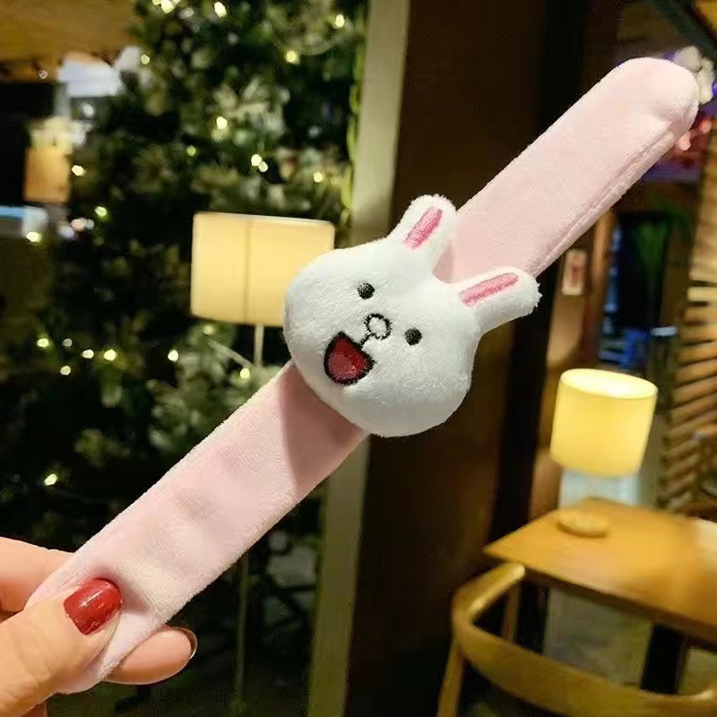 Pequeño conejo blanco