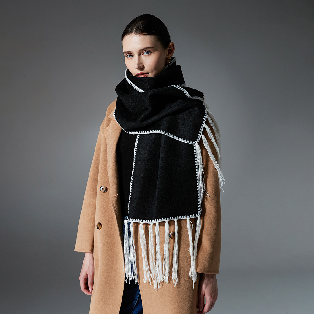 Écharpe à pompon double face de couleur unie de milieu à haut de gamme pour l'automne et l'hiver 2024_voghion.com