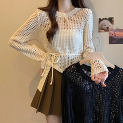 優しい風の透かし彫りの長袖のニットの婦人服の秋の新型の薄い金は腰を収めてやせているブラウスのゆったりしている純色の上着を現します。