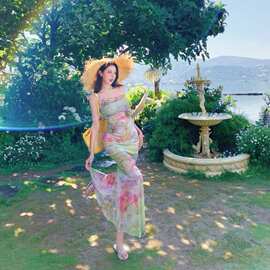 法式度假风晕染油画网纱吊带连衣裙女夏收腰显瘦绝美沙滩包臀长裙