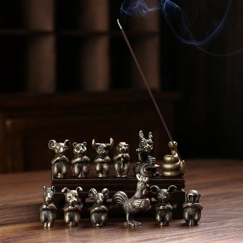 Aleación antigua Chapado en cobre doce Zodiaco quemador de incienso madera de sándalo agarwood ceremonia del té quemador de incienso