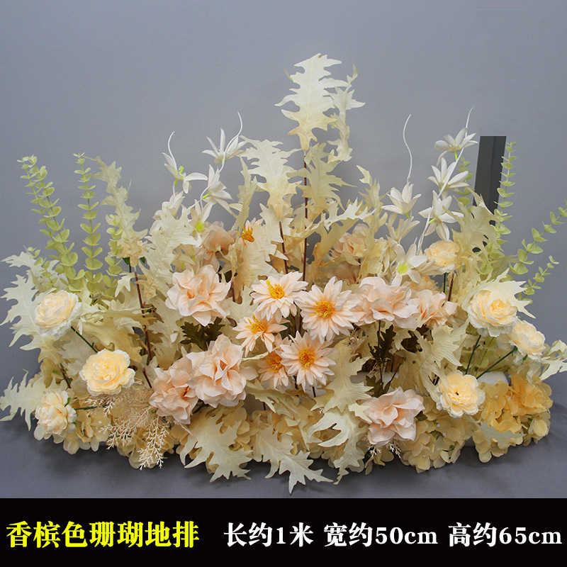 新商品の結婚祝いの大きいタイプの花を並べて絹の花の完成品の装飾をシミュレーションします。|undefined