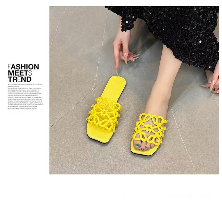 2025 nuevas zapatillas de playa casuales transfronterizas Nigeria Sudeste de Asia 3D calado fondo plano de una sola palabra zapatillas de mujer