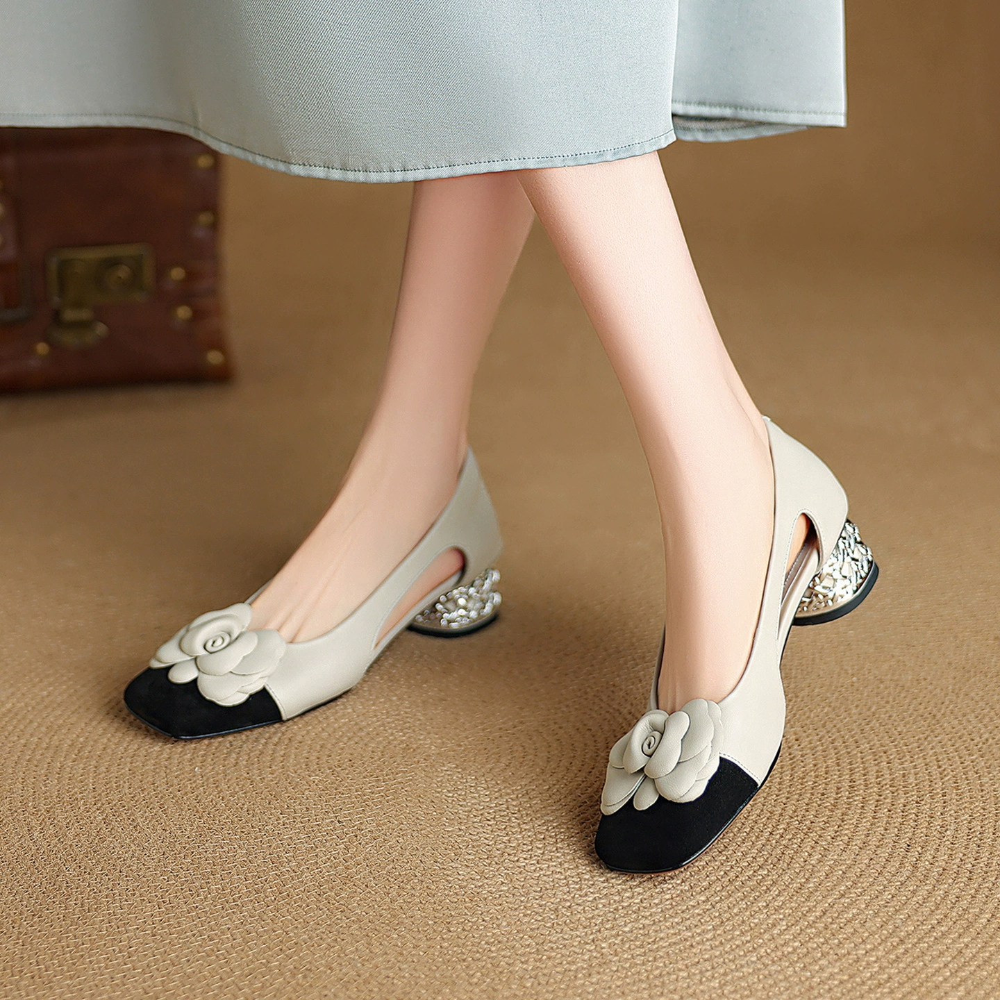 Французские туфли на среднем каблуке из воловьей кожи первого слоя с цветными блоками и острым носком на плоской подошве с камелией, весенне-осенние универсальные женские туфли на толстом каблуке с неглубоким носком, 25