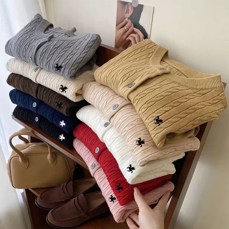 Autumn and Winter New Style Twist-Knit Cardigan, Versatile Loose-Fitting Pegasus Embroidered Long-Sleeve Knit Sweater, Stylish Soft Sweater for Women Autumn and Winter New Style Twist-Knit Cardigan, Versatile Loose-Fitting Pegasus Embroidered Long-Sleeve Knit Sweater, Stylish Soft Sweater for Women