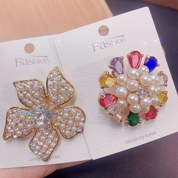 Elegante Brosche Mit Perlen Und Perlmutt Goldfarben Veredelt_voghion.com