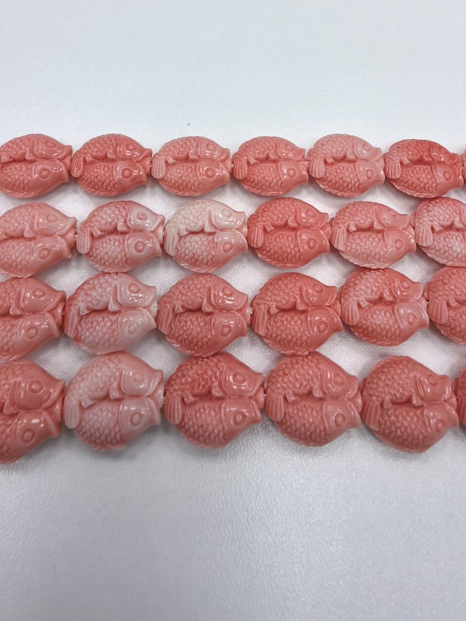 仿珊瑚立体小单鱼双鱼图形贝壳粉压DIY发饰项链手链配饰批发散珠