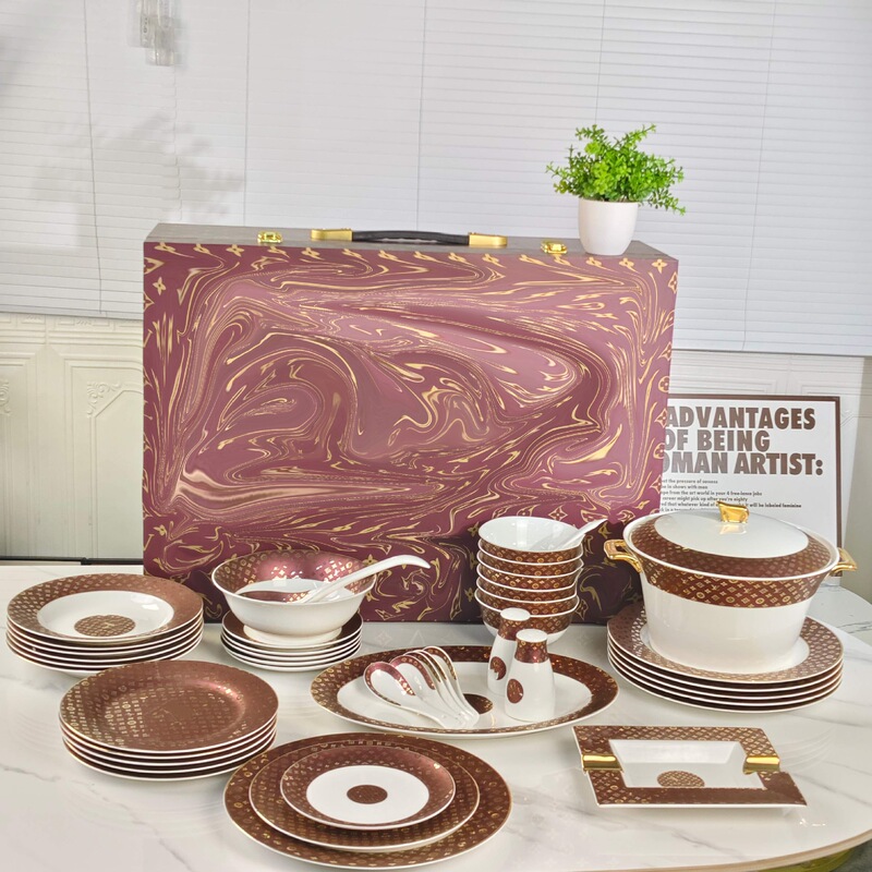 Luxury burgundy gold-decorated tableware set, home-use ceramic bowl and plate combination, high-end bone china tableware for housewarming gifts Luxury burgundy gold-decorated tableware set, home-use ceramic bowl and plate combination, high-end bone china tableware for housewarming gifts