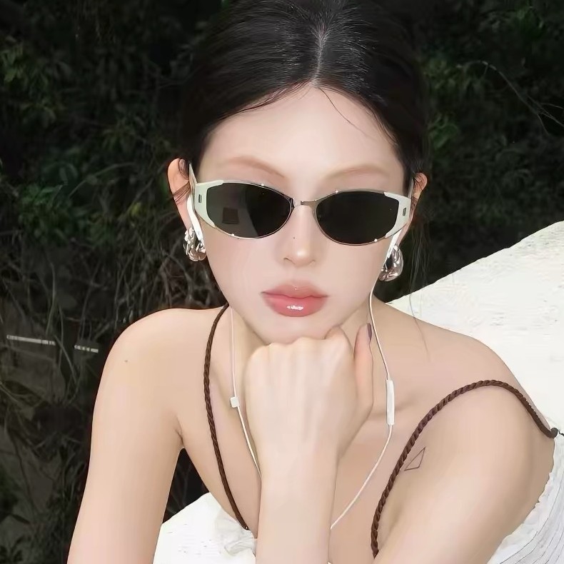 【Doudou Mirror】2026 New Style Sunglasses for Women, Internet Celebrity Cat-Eye Design, Makes the Face Look Smaller, High-End Feel, Instagram-Style Uv Protection Sunglasses