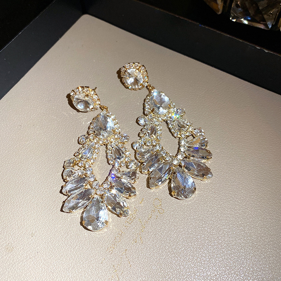 Agujas de plata transfronterizas flores de zircón aretes de bordillo estilo de moda pernos de auriculares lujosos de alto nivel de diseño de auriculares nicho