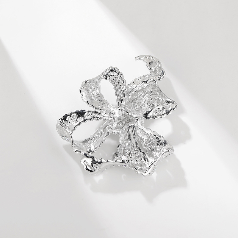 High-end heavy industry full diamond bow brooch, court style elegant corsage pin accessories_voghion.com
