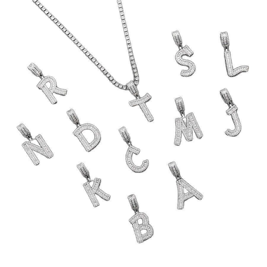 Europa y Estados Unidos explotaron transfronterizos letras hip-hop colgante de bronce collar de piedra joyas personales nicho diseño colgante de hombre