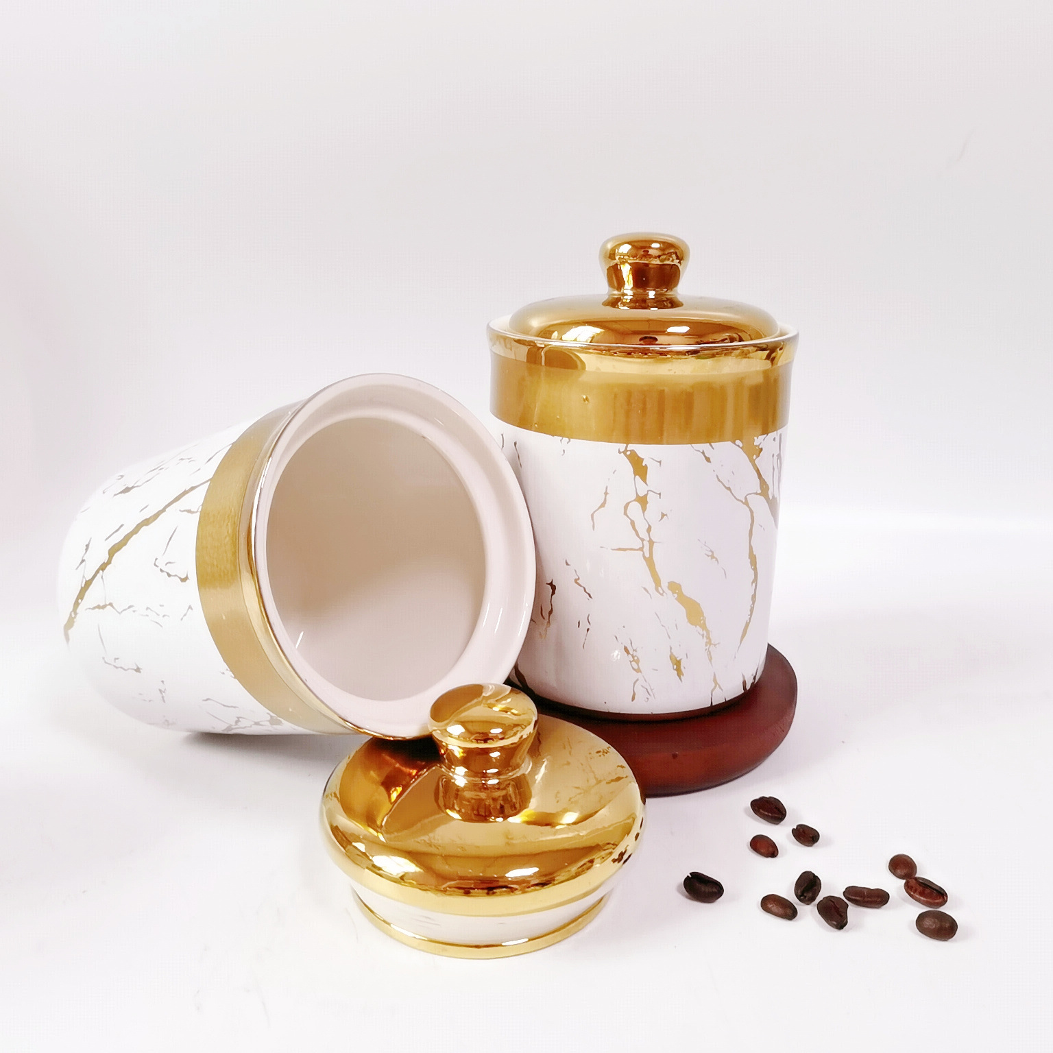 Comercio exterior transfronterizo de exportación de galvanoplastia cerámica sellada tarro cocina condimento tarro de doble capa de oro tarro de almacenamiento tarro de té de café