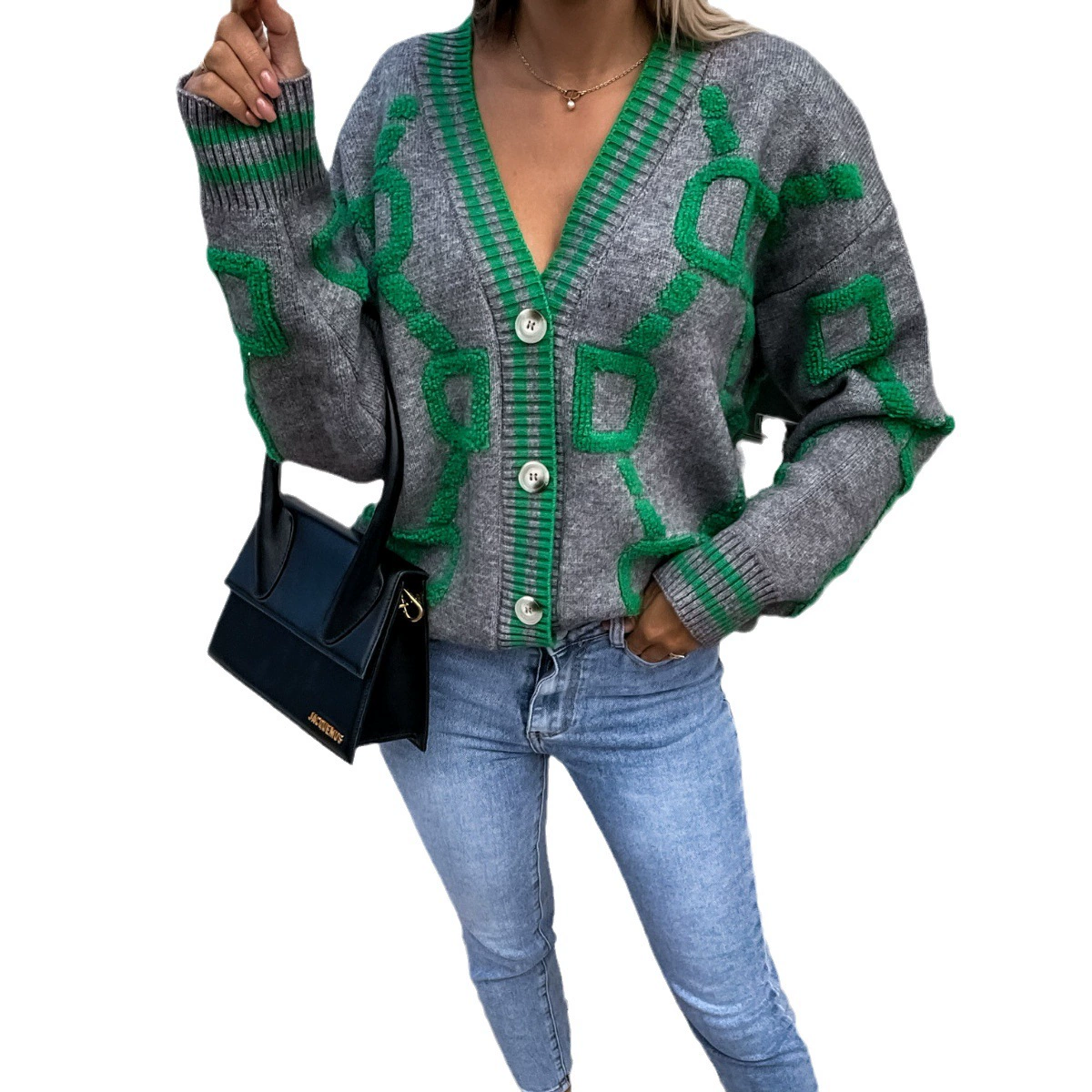 Халат? Нет. The input: "Towel, pin, cardigan, demi-season sweater, jacket, European style, V-neckline, oversized" Translating: towel? 