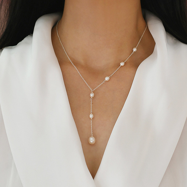 Design necklace from pearl