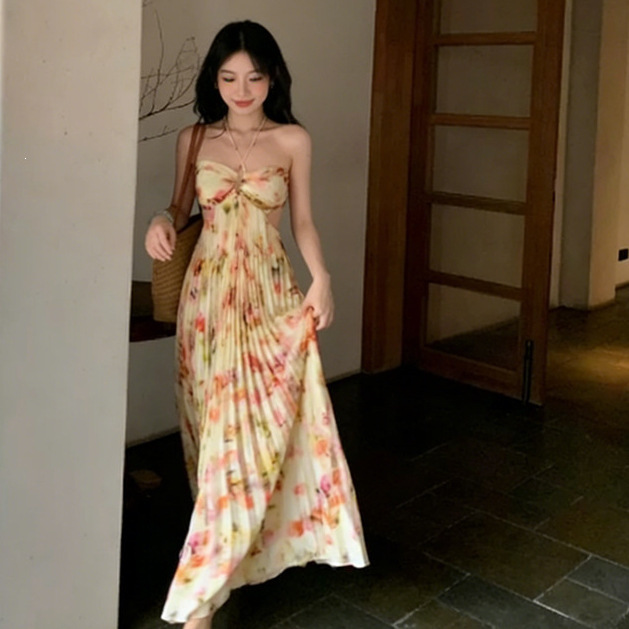 Sexy and Alluring Floral Off-Shoulder Backless Tie-Neck Halter Dress for Women, Summer Vacation Style, Pleated Flared Long Dress