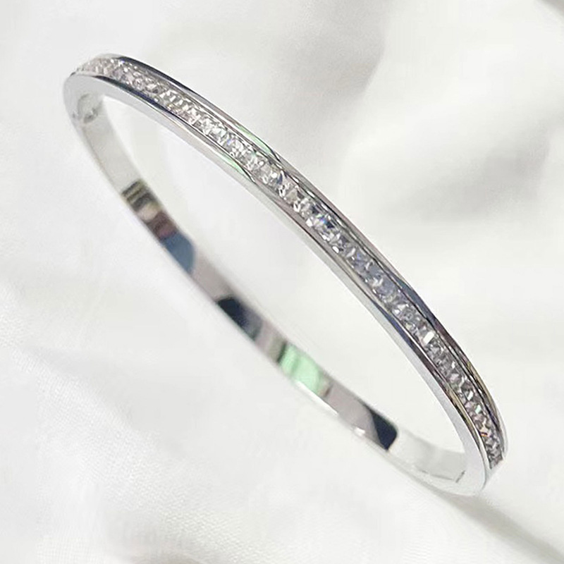 Bracelet de luxe haut de gamme entièrement serti de diamants, plaqué sous vide en titane, inaltérable, avec niche en acier inoxydable._voghion.com