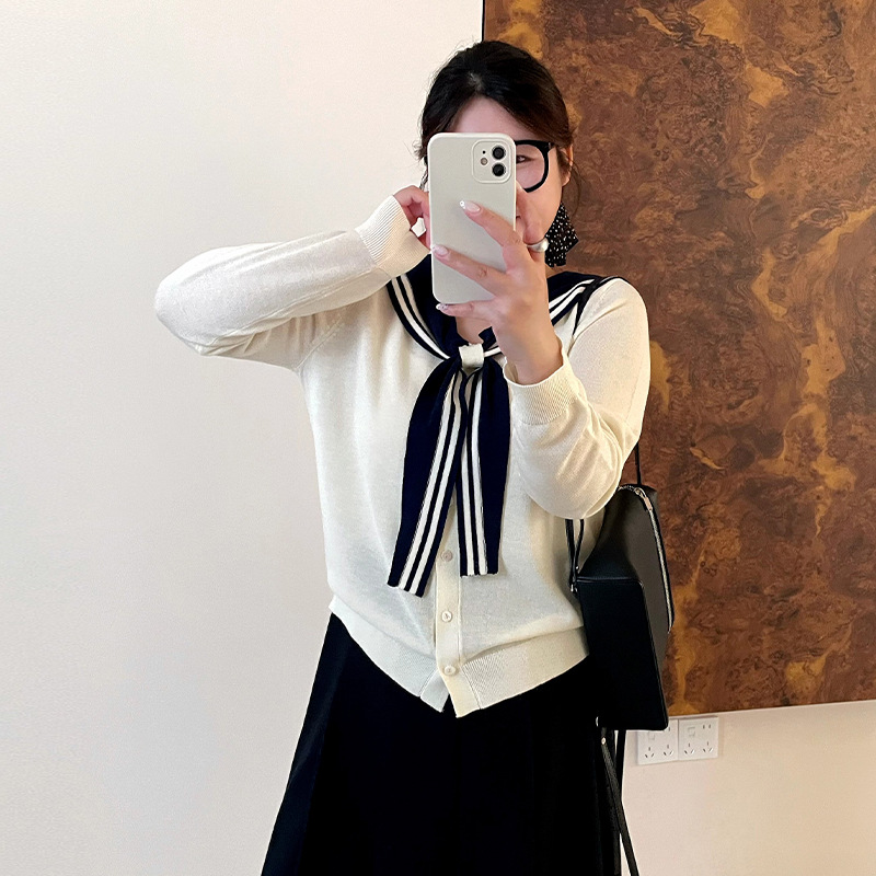 Plus-size women's navy collar knitted cardigan, 2026 autumn style, thin coat with ribbons for a youthful look, model 25091