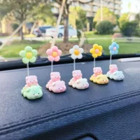 Автомобильный мультяшный креативный милый поросенок, ведущий машину, качающий головой, цветок, центральная консоль автомобиля, украшение для девочек, украшения для навигационного экрана