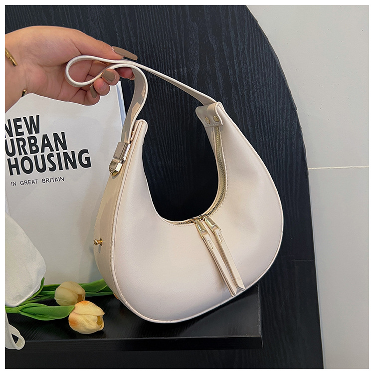 Koreanische Halbmondtasche 2024 Neue Modetasche Retro Internet Celebrity Beliebte einfache Handtasche Vielseitige Umhängetasche Großhandel_voghion.com