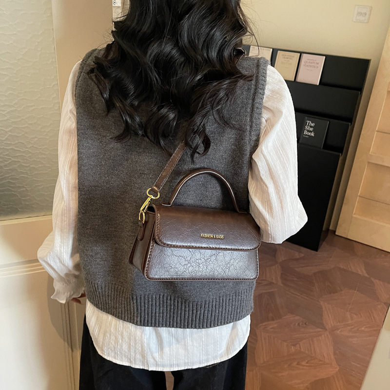 Textura de nicho simple bolso cuadrado para mujeres 2025, nuevo tipo de mochila portátil negra simple bolso de hombro de viaje diario image 5