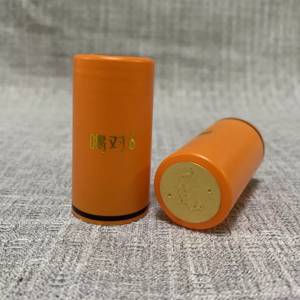 大量供应红酒包装葡萄酒胶帽 带易撕拉条PVC热缩帽 白酒密封胶帽