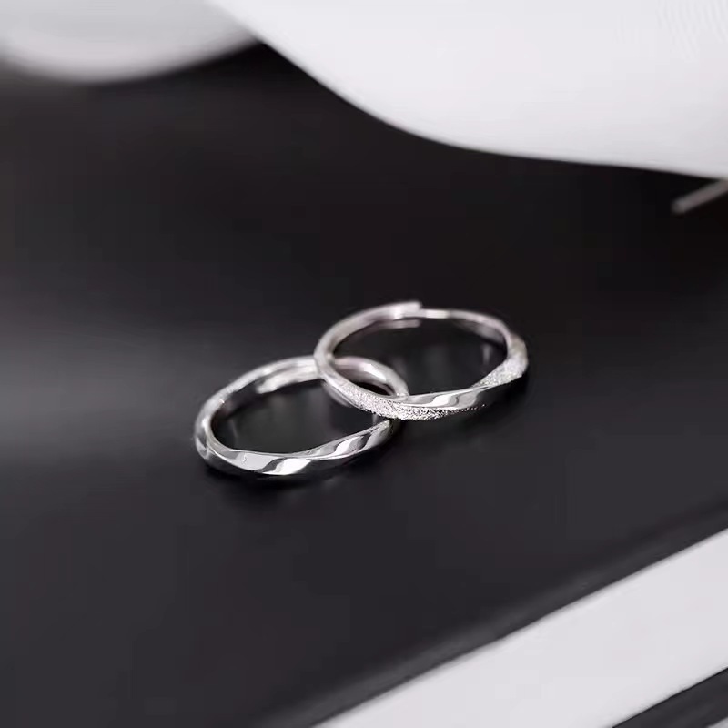 여성을 위한 서리로 덥은 무한 사랑 반지, 다재다능하고 가벼운 럭셔리 틈새 디자인, 패셔너블하고 단순하며 개인화 된 MOBIUS 반지