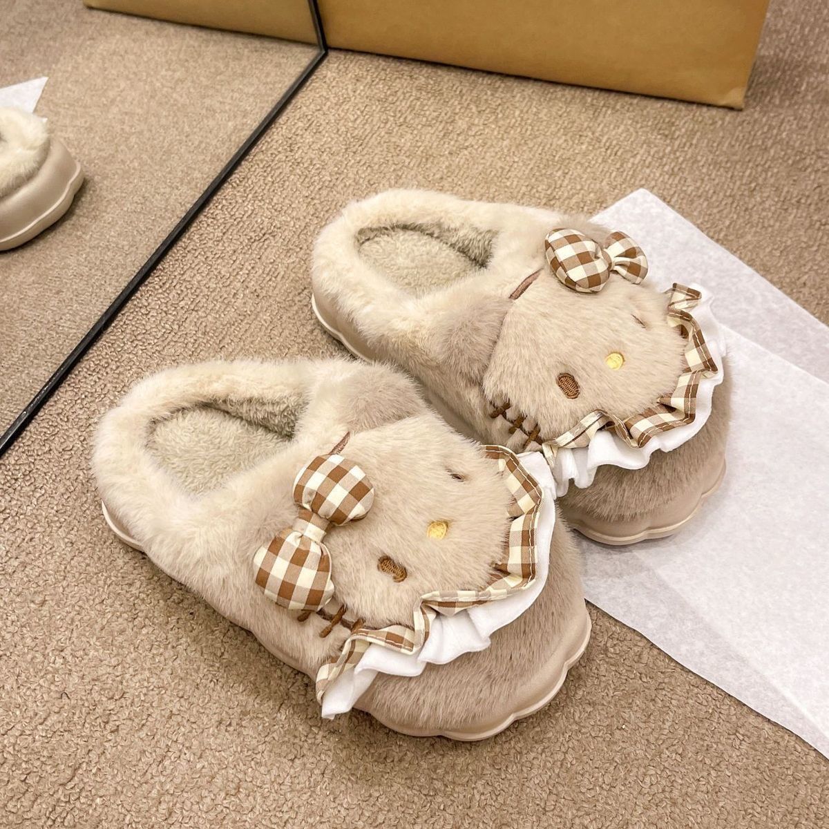 Red famosa nueva zapatillas de perro lindas invierno fuera antideslizante en el hogar adición de lana interior calentamiento zapatos de algodón lana