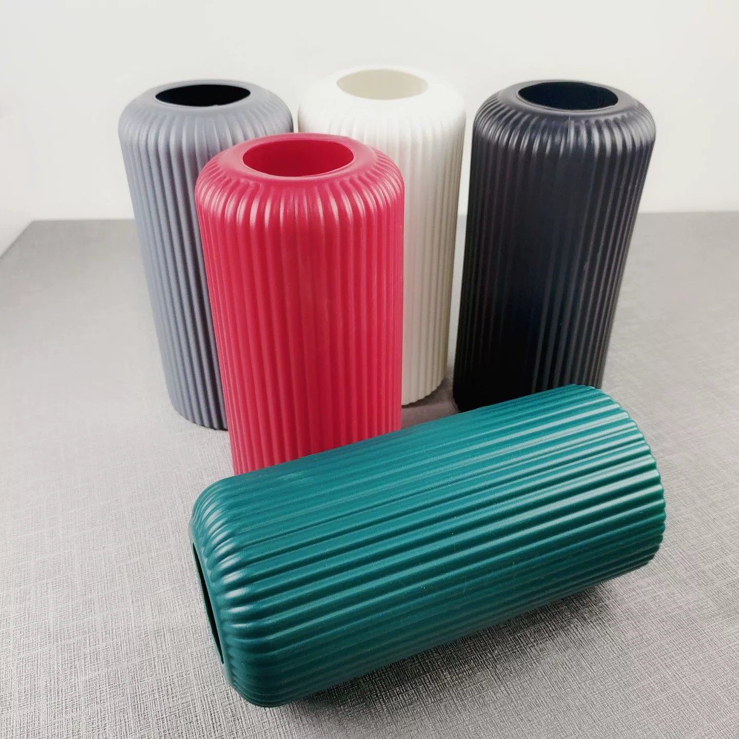 Оптовая продажа гидропонная европейская имитация керамическая пластиковая ваза для украшения декоративная цветочная композиция креативная маленькая ваза ins ветер