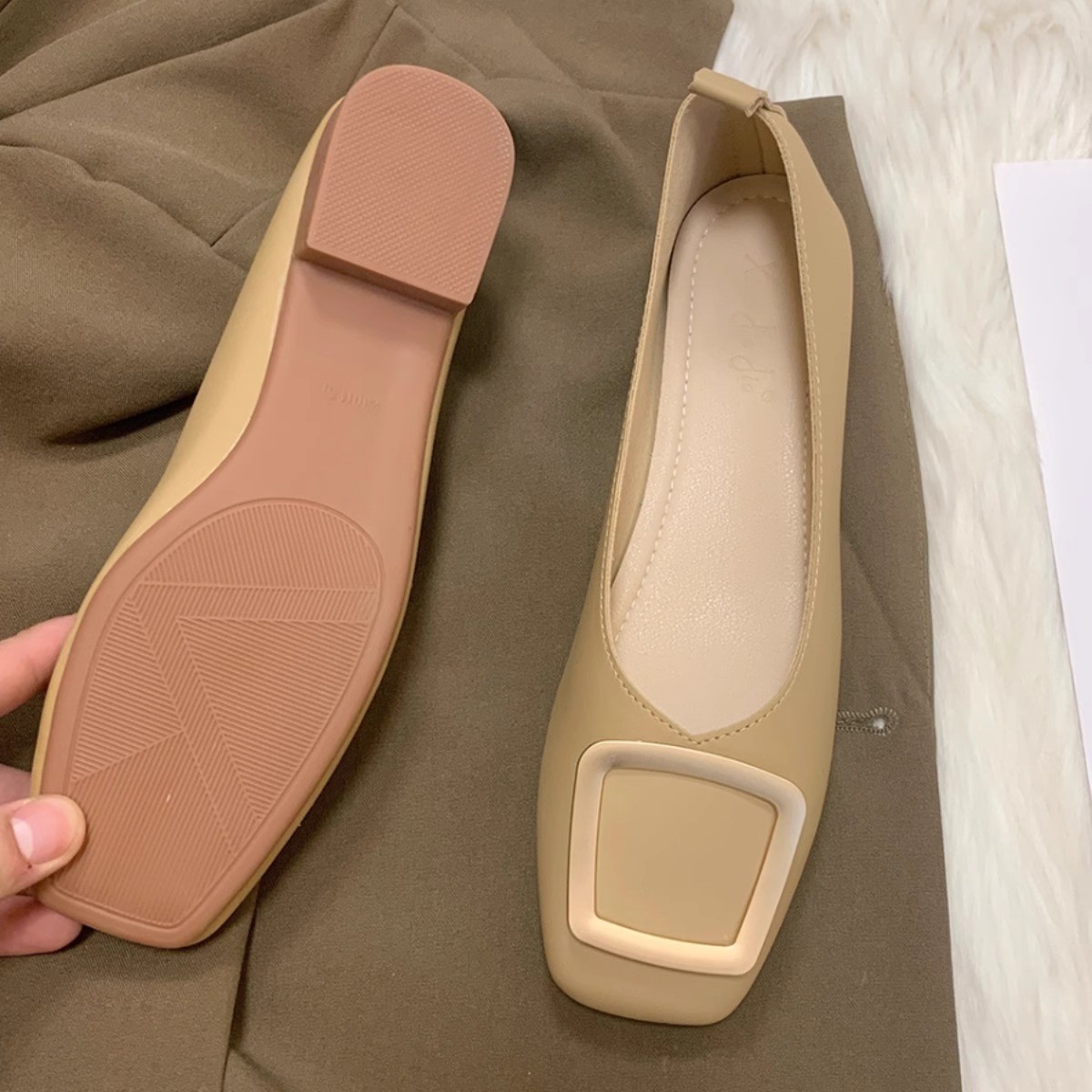 JIJI Studios hebilla de cabeza cuadrada boca baja zapatos individuales mujer primavera y otoño nuevo estilo suela blanda zapatos de leche de un solo pie