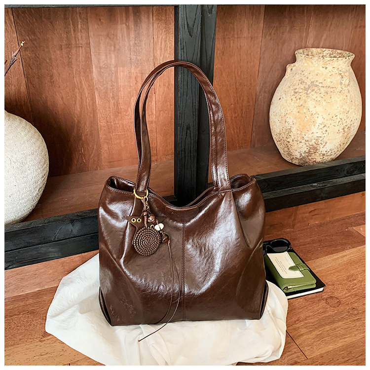 Túi tote nữ cỡ lớn dáng shopping, đeo vai hai quai, chất liệu PU mềm, phong cách công sở — Màu cà phê Không có mặt dây chuyền, Màu nâu không có mặt dây chuyền, Rượu vang đỏ không có mặt dây chuyền, kaki không có mặt dây chuyền chi tiết 9
