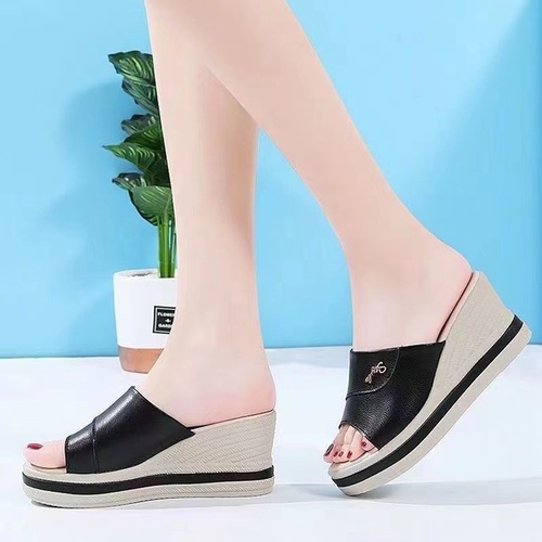 Soft leather slippers for women in summer new style wedge shoes for women in women's shoes for women in versatile scoop cake thick sole heightened one-line sandals for women