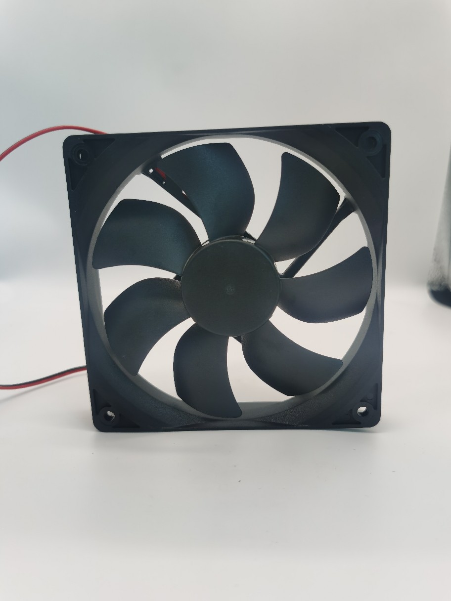 Connect the chassis/cabinet with a 12025DC12V with reverse connection and locking protection using a DC exhaust fan.