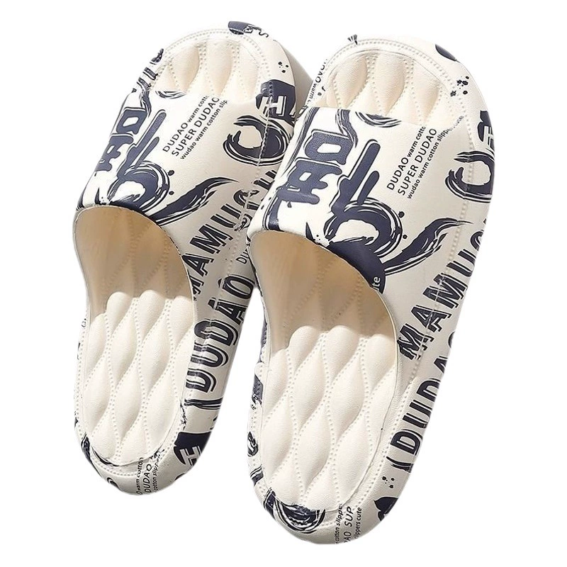 Сандалии и тапочки для мужской летней верхней одежды, модные модные новые нескользящие сандалии и тапочки для домашнего купания на мягкой подошве для мужчин.
