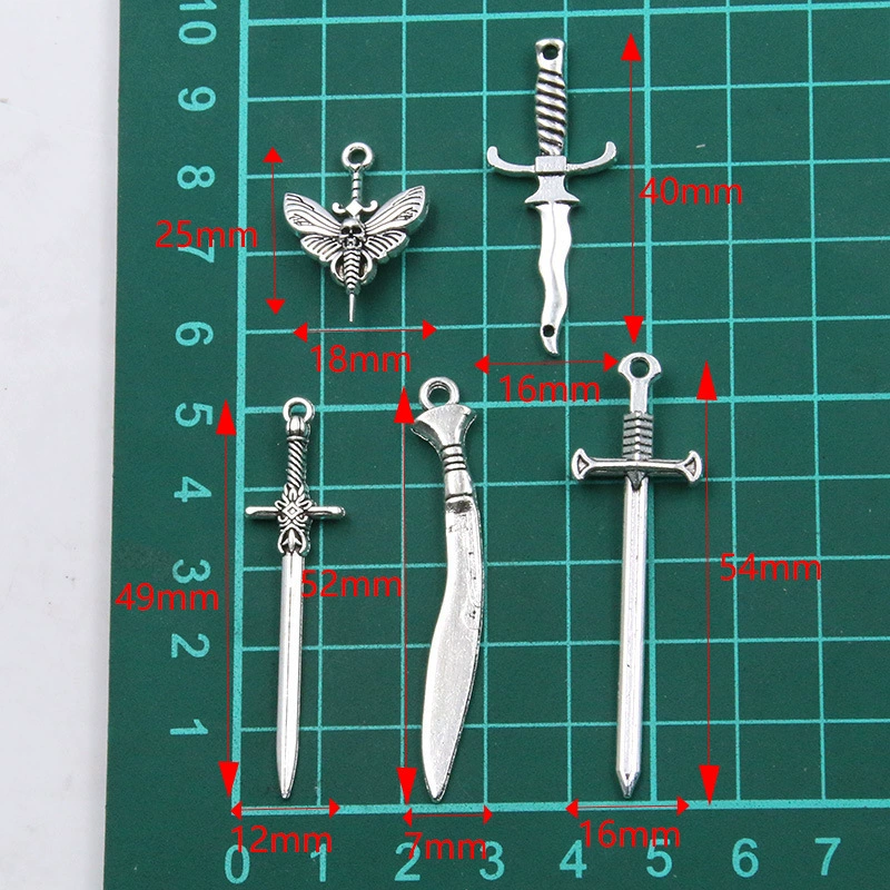 Пять новых продуктов DIY металлические украшения аксессуары, меч нож череп меч и другие подвески-оружие фабрики оптовая
