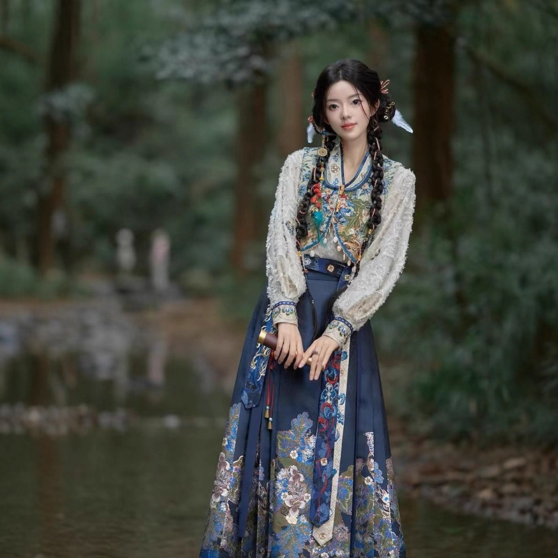 十三余小豆蔻儿[蛇沼鬼城-盗墓笔记联名] 马面裙套装新款汉服女秋|undefined
