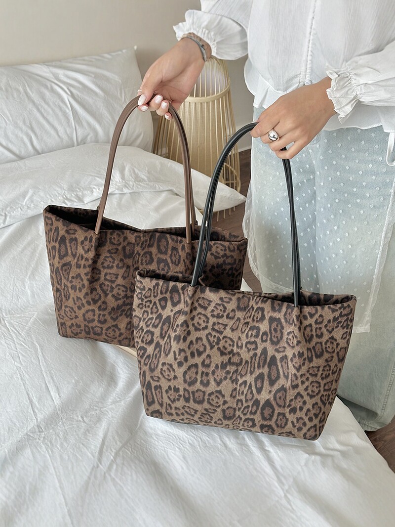 Leopardo mochila para mujeres 2026 nuevo paquete de hombro de transporte de gran capacidad, bolso de moda versátil, bolso de brazo retro