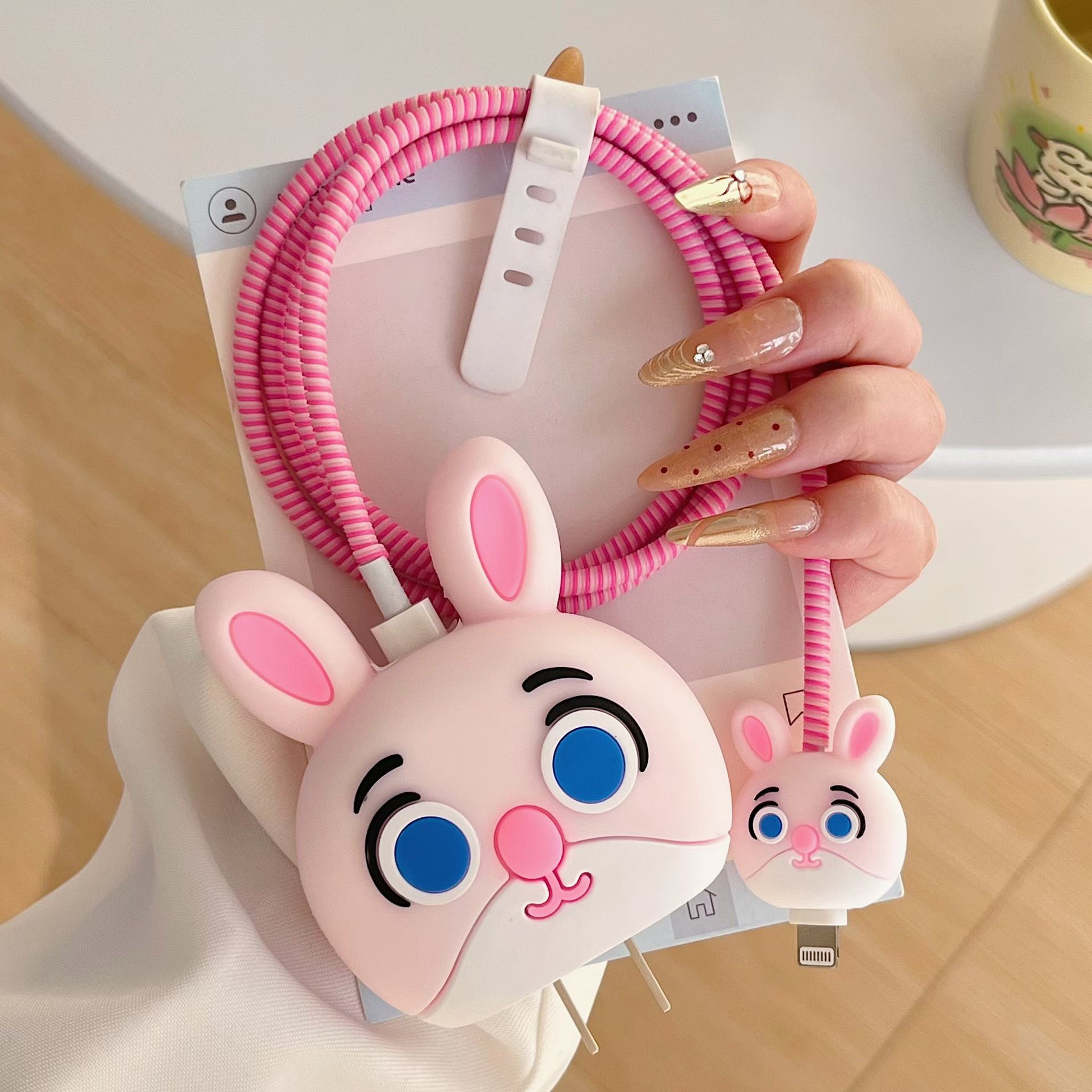 2023 nuevo cargador de dibujos animados cubierta protectora adecuada para Apple carga rápida cabeza 18/20W estándar europeo estándar americano aplicable