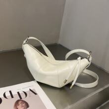 头层牛皮女士跨境小众羊角牛角包单肩腋下斜挎包特色女包拉链真皮