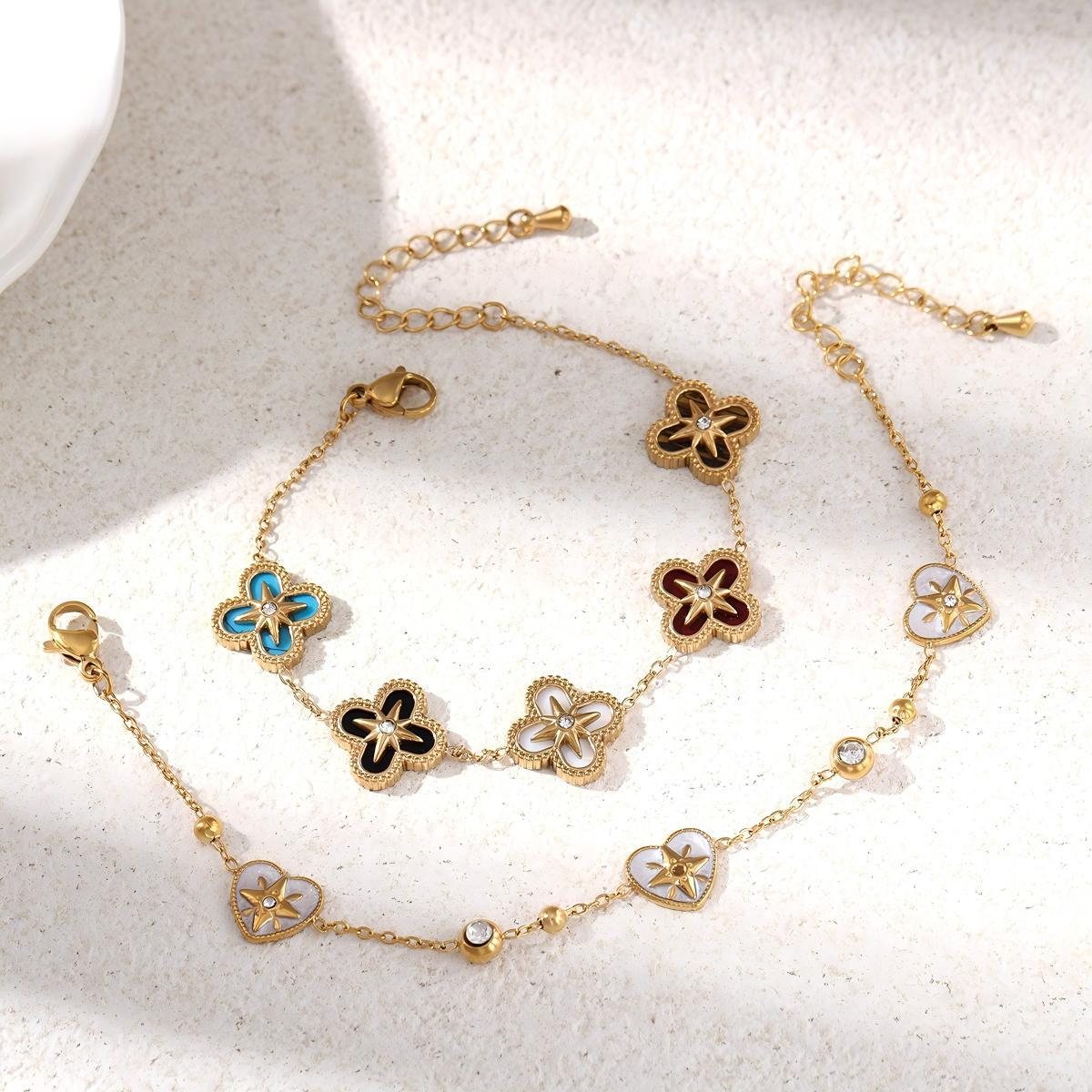 TENA Europa y los Estados Unidos pulsera de acero inoxidable lujo ligero nicho flores de cuatro hojas amor pulsera de acero de titanio para mujeres no desvanecerse