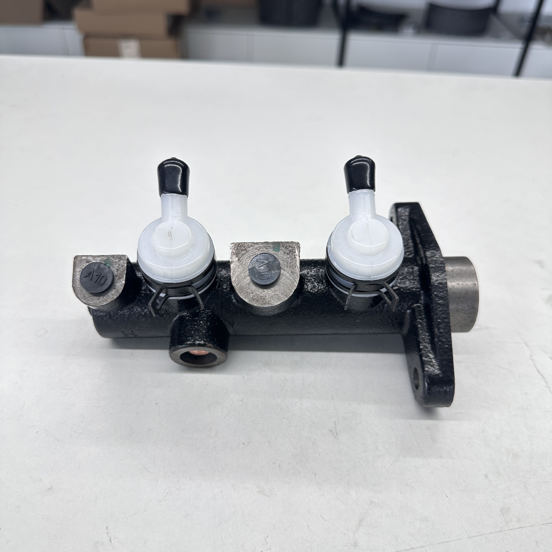 Suitable for Mitsubishi L300 1991-2003 Brake Master Cylinder Brake Master Cylinder Mb407063