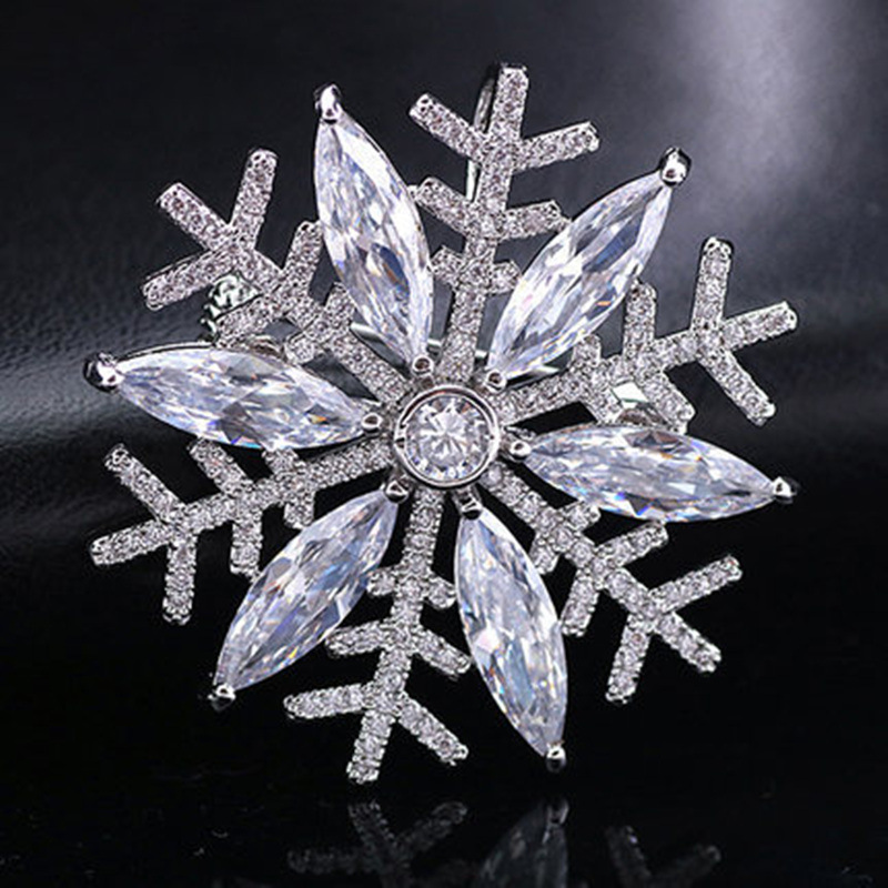 Simple Inlaid Zircon Crystal Brooch Pins for Women Fashion Banquet Dress Corsage Silk Scarf Buckle Pin Clothing Accessories Brooches