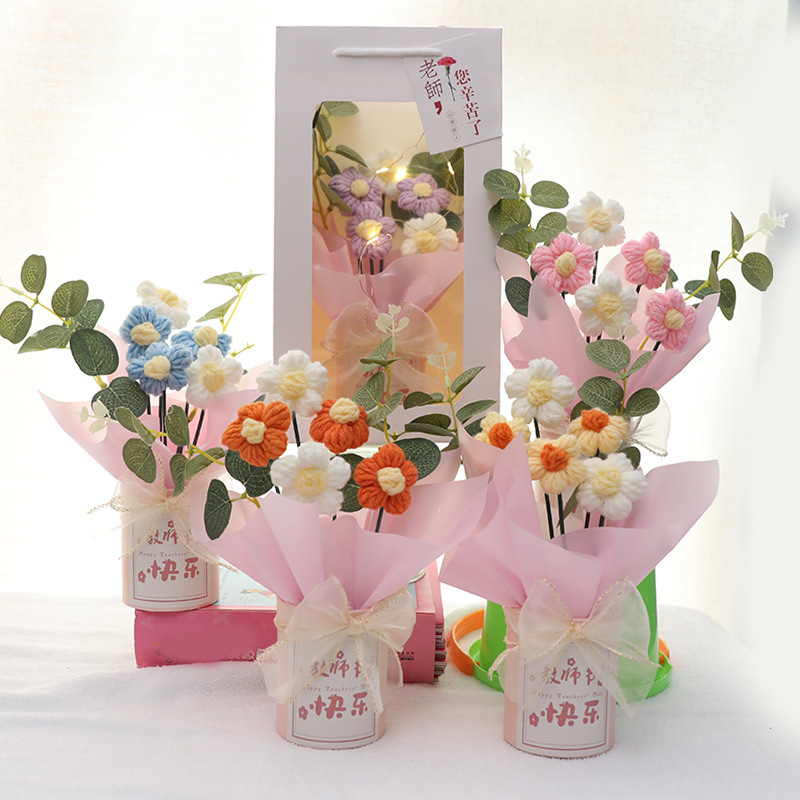 三八節のプレゼントは手作業で毛糸の花の完成品を作ります。|undefined