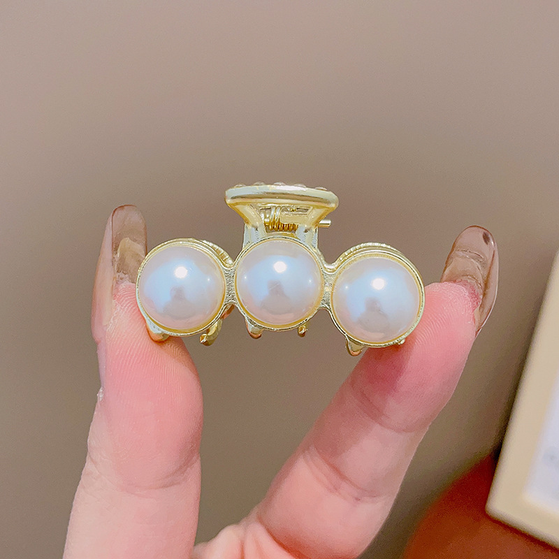 Three Pearl Clip Single