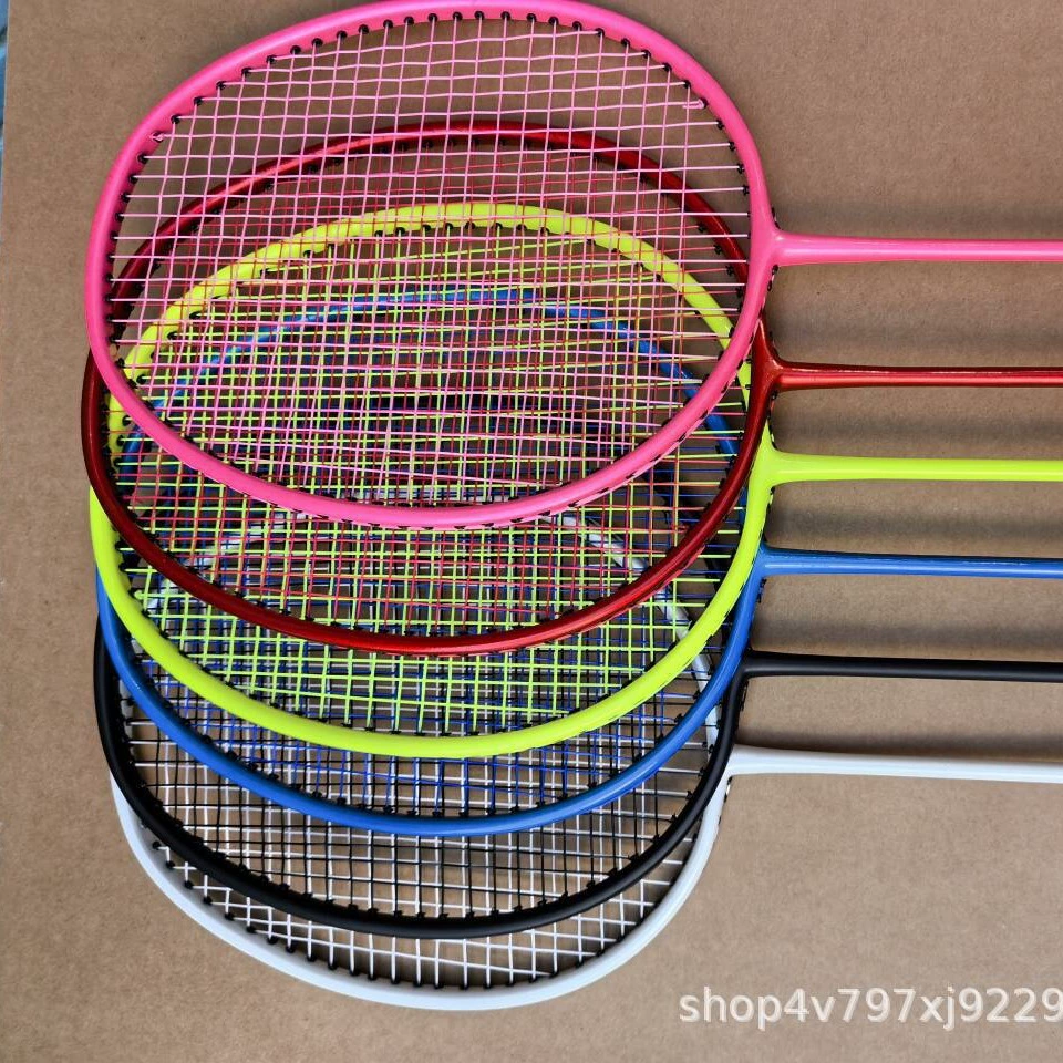 Оптовая продажа ракеток из углеродного волокна, супер легкая Любительская ракетка для мальчиков и девочек средней школы, тренировочная ракетка для бадминтона, одиночная ракетка